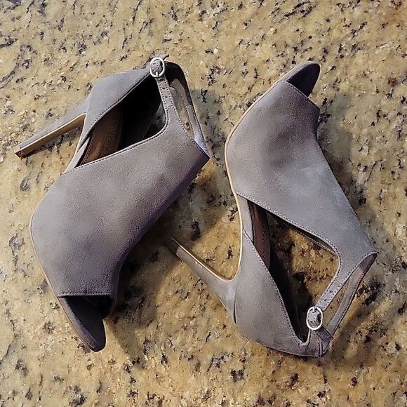 CHRISTIAN SIRIANO OPEN TOE HIGH HEEL ADJUSTABLE ANKLE STRAP SHOE - Picture 6 of 15